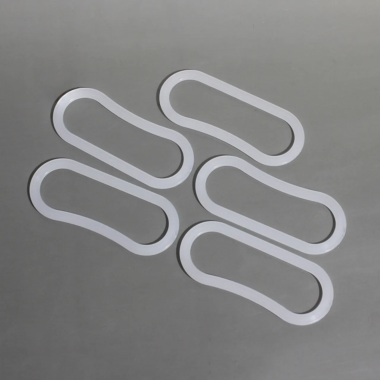 Food-grade plastic carry handle for rice and pet-food stand-up pouches