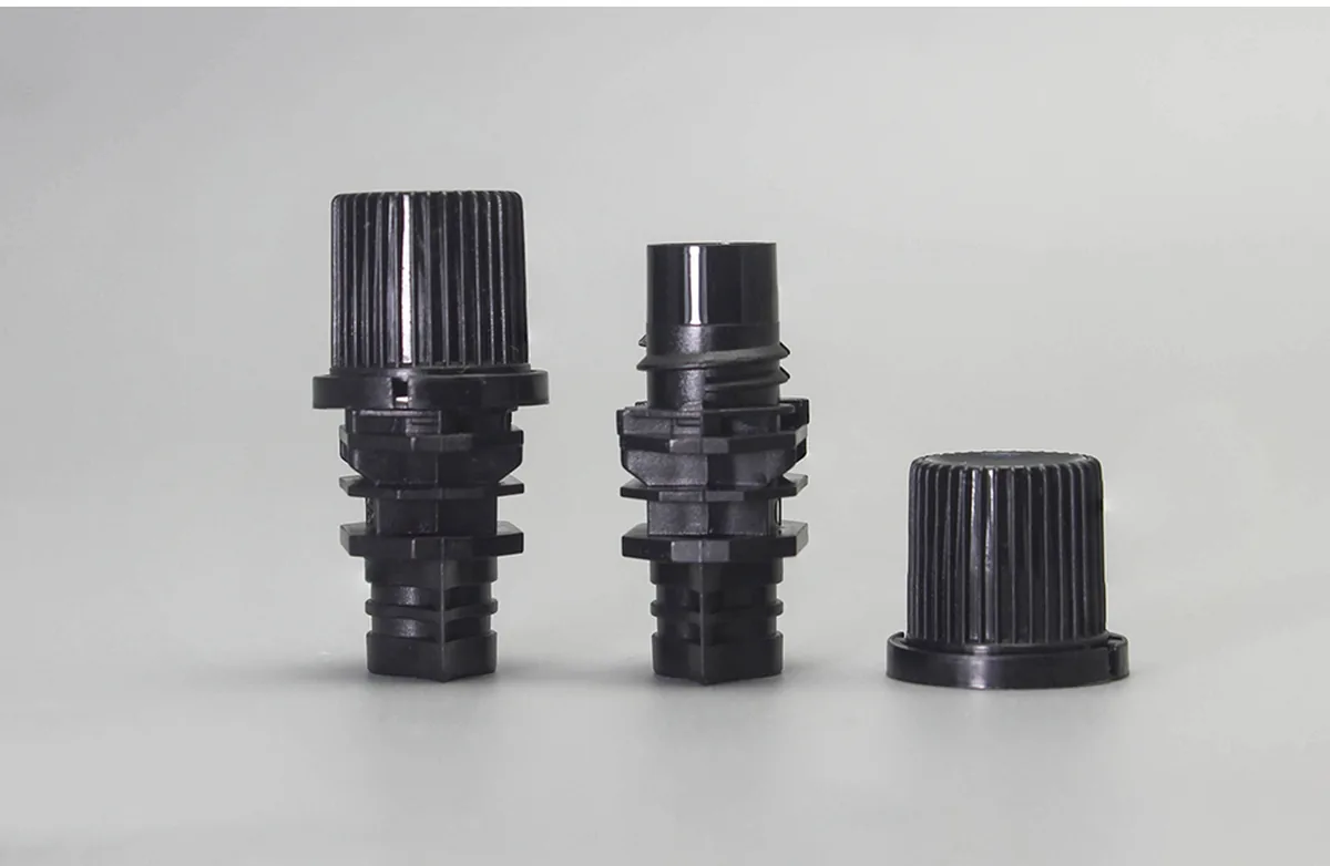 Black 8.6 mm screw-cap spout fitment for chicken powder doypacks